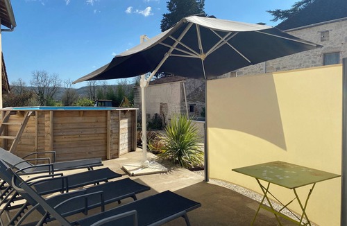 Caillac House | Quiet, natural 4★ gîte, ideal for getting together with family or friends.