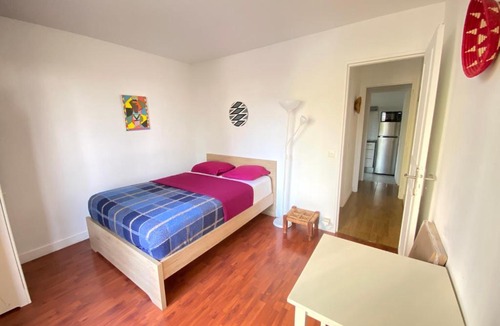 Chatillon Apartment | Quiet Stay near Paris - Balcony & Private Parking