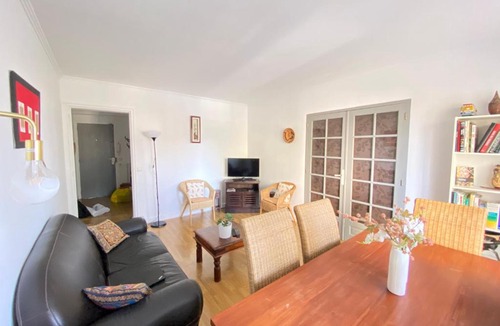Chatillon Apartment | Quiet Stay near Paris - Balcony & Private Parking