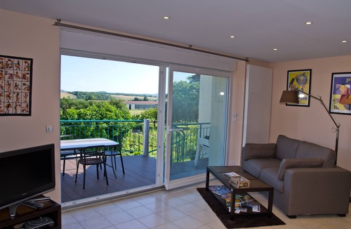 Flocourt Apartment | QUIET STUDIO IN THE COUNTRYSIDE, Pets welcome! Playroom,