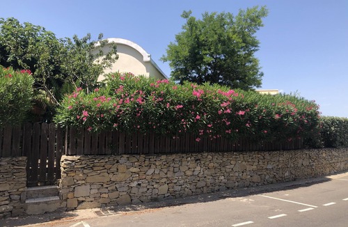 Gruissan Villa | Quiet Villa with SPA, Pool, Gardens, WiFi, AirCo, beach at 600m