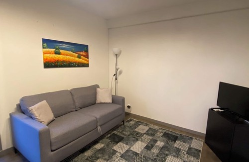 Sept Deniers Apartment | Quiet, well-located studio apartment on the edge of the Garonne River