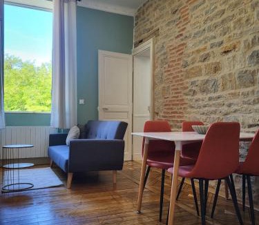 Lons-le-Saunier Apartment | Résidence de la gare avec parking - proche des Thermes