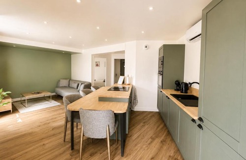 Pont-du-Chateau Apartment | Résidence de la Place