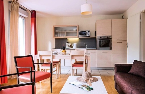 Divonne-les-Bains Apartment | Résidence La Villa du Lac*** - Vacances Bleues - 5 pièces 10 personnes