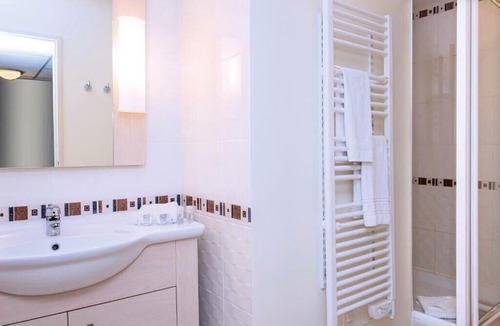 Divonne-les-Bains Apartment | Résidence La Villa du Lac*** - Vacances Bleues - 5 pièces 10 personnes
