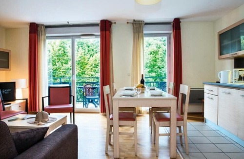 Divonne-les-Bains Apartment | Résidence La Villa du Lac*** - Vacances Bleues - 5 pièces 10 personnes