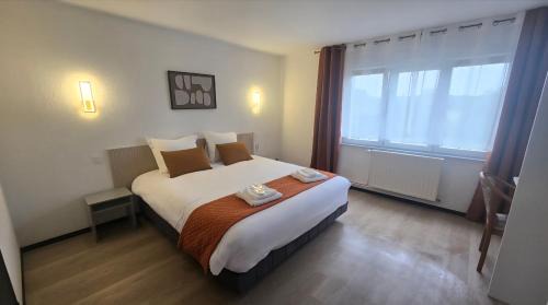 Norroy Bed & Breakfast | Résidence Les Poiriers VITTEL - Chambre type hôtel avec Salle de bain privée