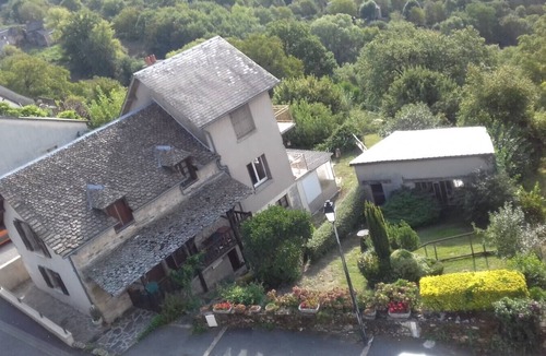 Castelnau-de-Mandailles House | Randonnée portes de l'Aubrac Vue sur Lac 4 pers 2 chambres 2wc Mandailles