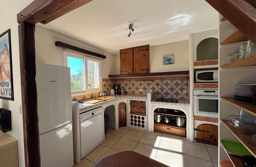 Aubignan Villa | Rated 4-star Meublé Tourisme with garden, swimming pool, view of Mont Ventoux