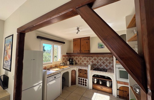 Aubignan Villa | Rated 4-star Meublé Tourisme with garden, swimming pool, view of Mont Ventoux