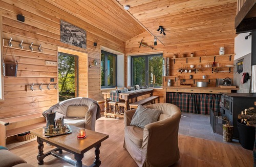 Yzeron Ski Chalet | Recharge in the Forest – Retreat for up to 8 Guests