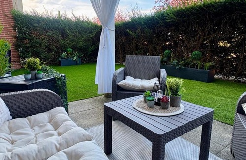 Saint - Martin - du - Touch Apartment | RedLounge - Appartement avec Piscine et Jardin