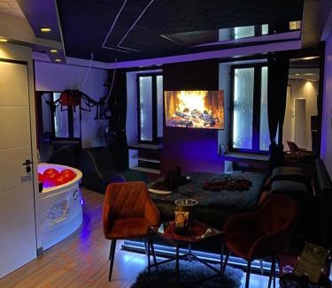 Voiron Apartment | Redroom Spa privatif & nuit romantique à deux