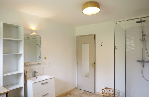 Douelle Apartment | Refreshing vacation rental with a private hot tub in Douelle – peace and nature