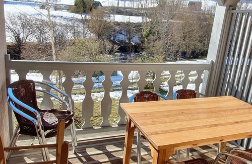 Arreau Apartment | Refuge Cosi: apartment in a residence at the foot of the mountains overlooking the river