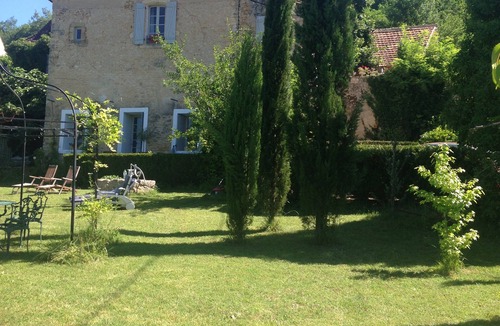 Tremolat Apartment | Relaxing accommodation in a 1610 house, in Tremolat in the Dordogne