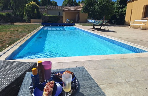 Villes-sur-Auzon Apartment | Relaxing Provence retreat - hike, bike or just drink wine in the sun
