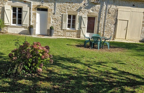 Menou House | Renovated 150-year-old building, close to Chateau de Menou.