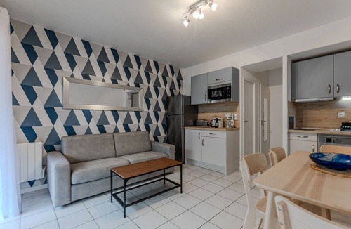 Biscarrosse Plage Apartment | Renovated 2-Bed Apt in Biscarrosse Plage, Sleeps 4, Ocean View Terrace, Pet-Friendly
