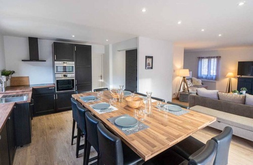 Valmorel Ski Chalet | Renovated 7-room chalet in Valmorel, 15 people, parking, terrace