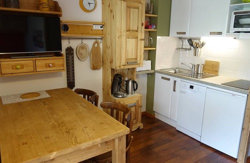 Areches Apartment | Renovated apartment with pool, near slopes, for 4 people