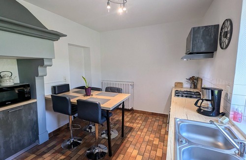 Travexin Cottage | Renovated apartment at foot of Thousand Ponds, 3 bedrooms