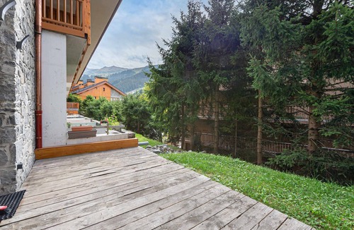 Meribel Centre Apartment | Renovated apartment for 8 in central Méribel, near slopes