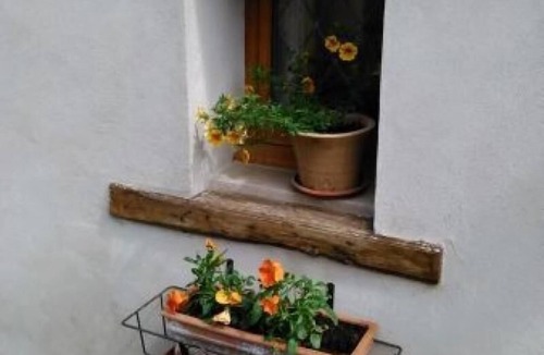 Tonnoy Cottage | Renovated Cobbler's Cottage with Terrace - Cozy Village Retreat near Nancy