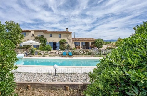 Mormoiron House | Renovated country farmhouse, absolute calm with breathtaking views of the countryside and Ventoux