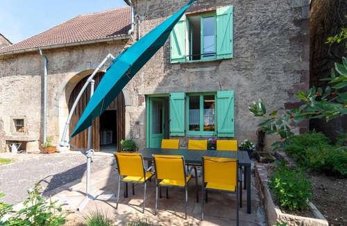Equevilley Cottage | Renovated country house, enclosed garden, pets allowed, bikes & private parking