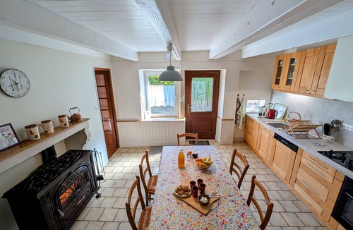 Gourgeon Cottage | Renovated family cottage with garden in the heart of the Saône Valley