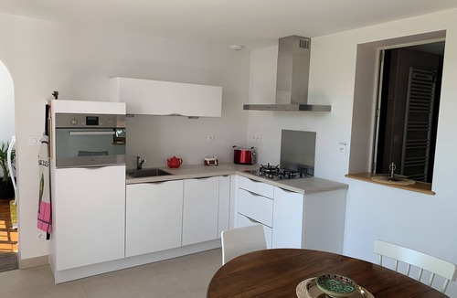 Froideconche Apartment | Renovated garden apartment with terrace