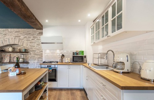 Cenans Cottage | Renovated house by the Ognon with large garden and private beach