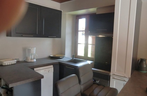 Auzelles House | RENOVATED HOUSE IN CHARMING VILLAGE 45 MINUTES FROM THE RESORTS