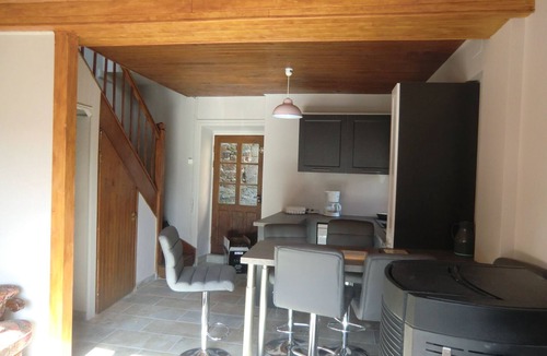Auzelles House | RENOVATED HOUSE IN CHARMING VILLAGE 45 MINUTES FROM THE RESORTS