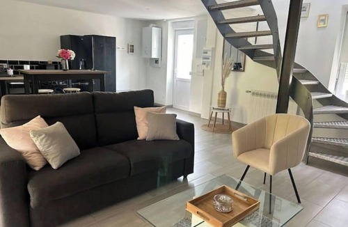 Digoin House | Renovated house with covered terrace and garden