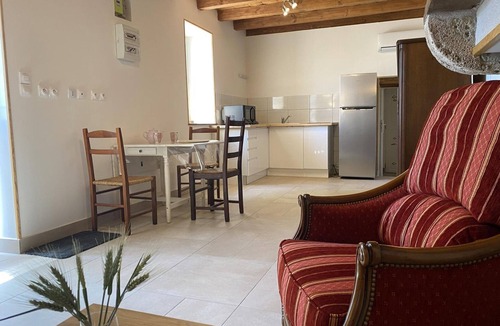 Rongeres Cottage | Renovated one-story house with garden in Rongères