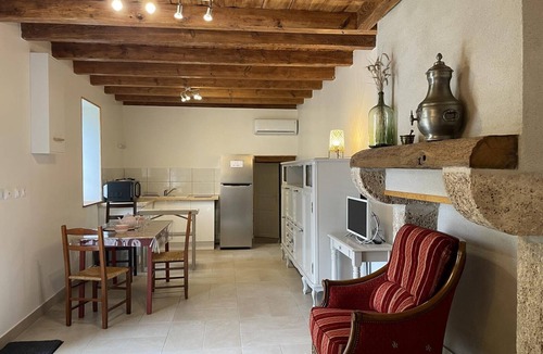 Rongeres Cottage | Renovated one-story house with garden in Rongères