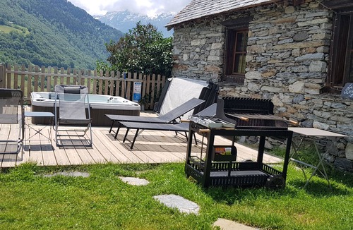 Sers House | Renovated sheepfold 10 minutes from the ski slopes for a total of 17 people