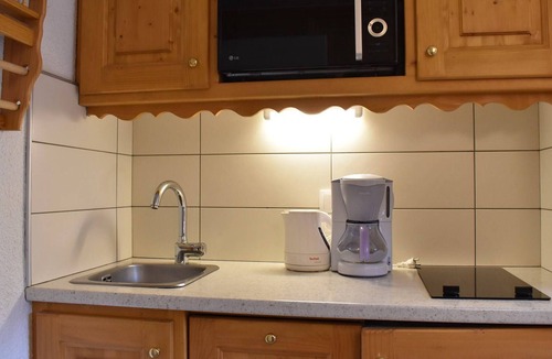 Meribel Apartment | Renovated Studio near Chairlift, Méribel, 3 People