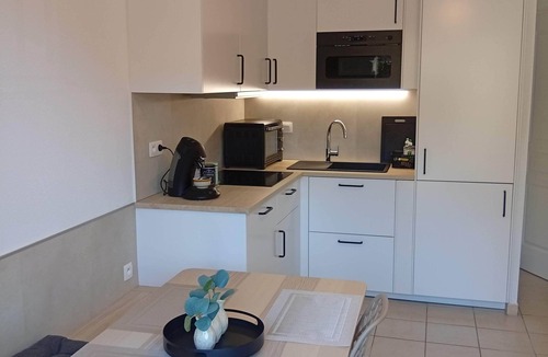 Montbrun-les-Bains Apartment | Renovated T3, rated 3*, heated pool 300m from the spa.