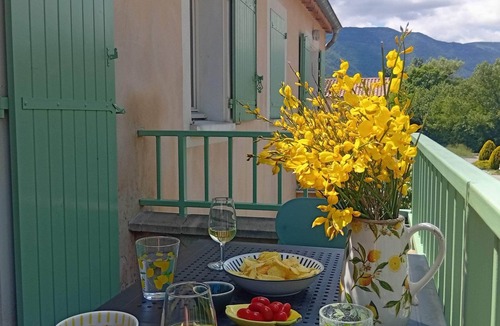 Montbrun-les-Bains Apartment | Renovated T3, rated 3*, heated pool 300m from the spa.