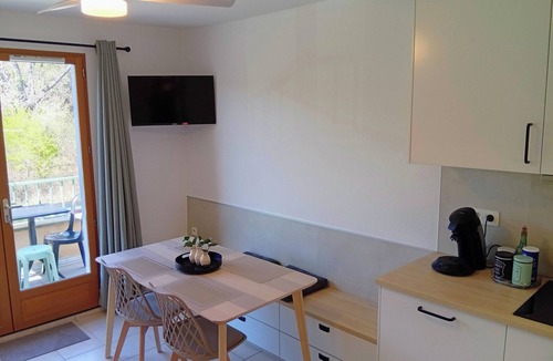 Montbrun-les-Bains Apartment | Renovated T3, rated 3*, heated pool 300m from the spa.