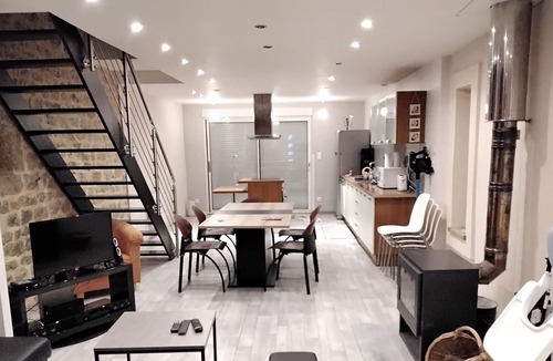 L'Etoile House | renovated winegrower's village house enclosed green space