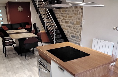 L'Etoile House | renovated winegrower's village house enclosed green space