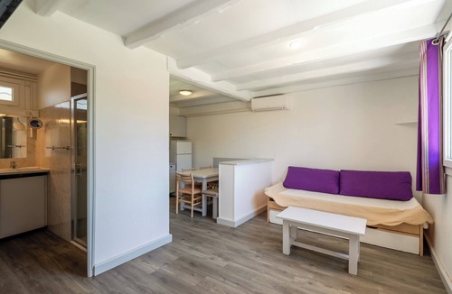 La Roque-sur-Pernes House | Rental with pool and terrace n°3