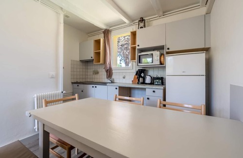 La Roque-sur-Pernes House | Rental with pool and garden n°16