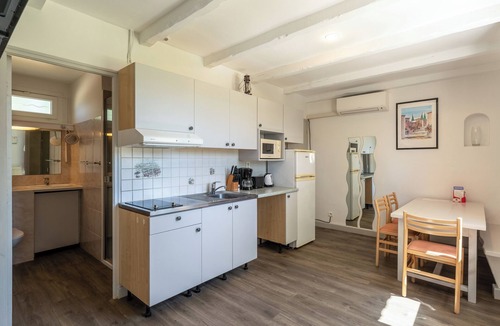 La Roque-sur-Pernes House | Rental with pool and garden n°16