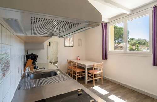 La Roque-sur-Pernes House | Rental with pool and garden n°16